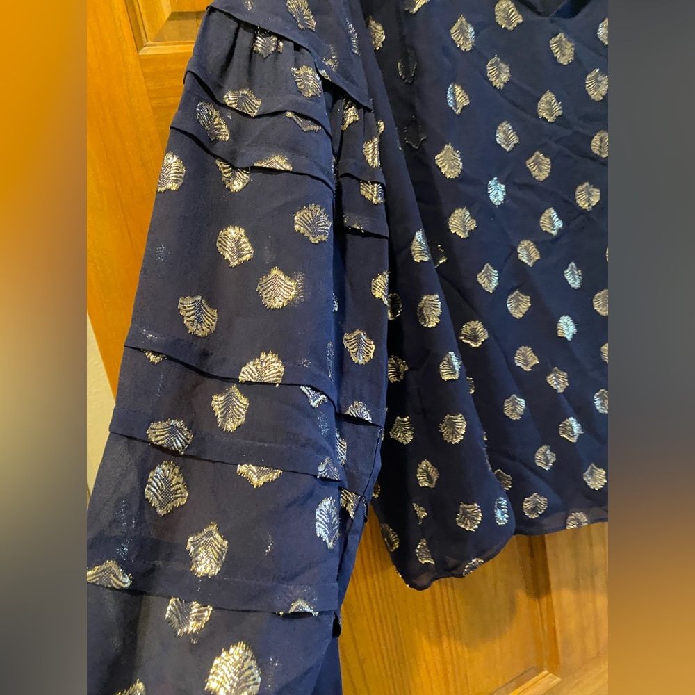 Lilly Pulitzer Navy Blue with gold Print Women's blouse - Picture 4 of 4
